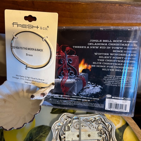 Country Set - Silvertone Belt Buckle, Silvertone Bracelet, Blake Shelton CD - Picture 4 of 4